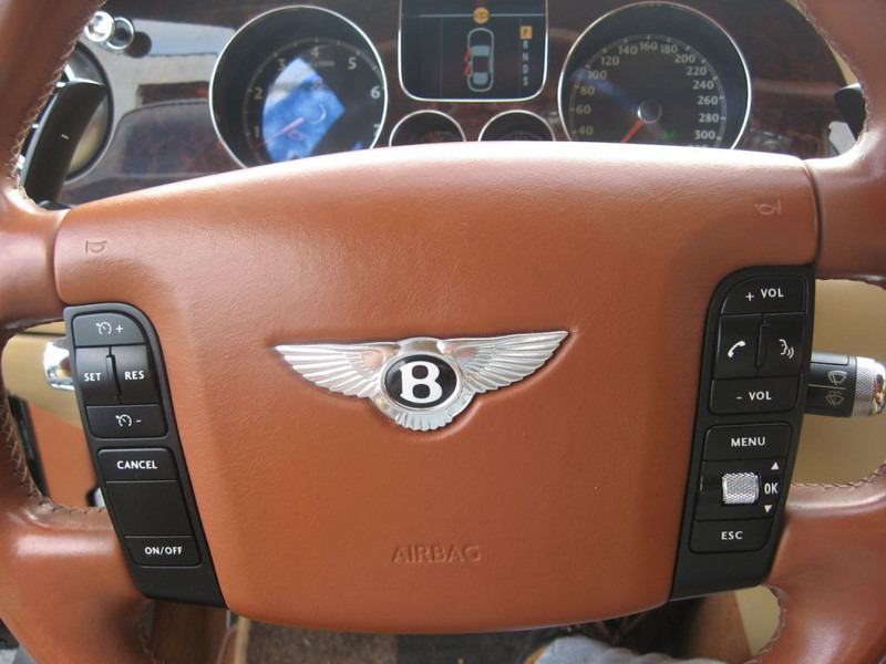 מכונית Bentley Continental Flying Spur 6.0 W12 , Full Option: תמונה 13