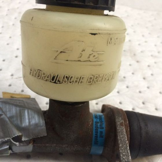 חלקי הידרוליקה עבור ציוד לטיפול בחומרים Brake cylinder with brake fluid tank FM 20I: תמונה 4