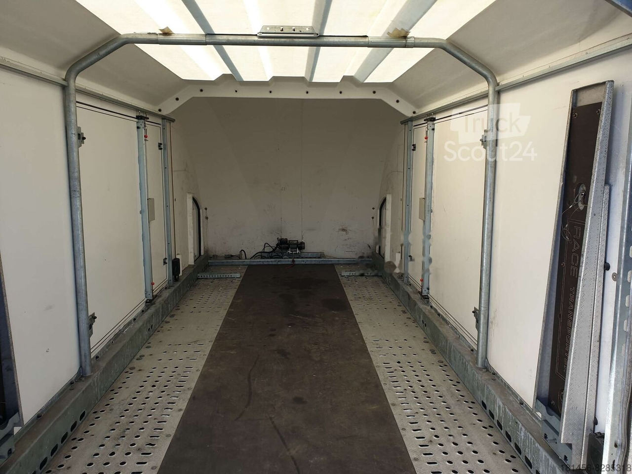 קרון נגרר בהובלה אוטומטית Brian James Trailers enclosed Car Race Transporter 5 500x212 tip second hand: תמונה 14