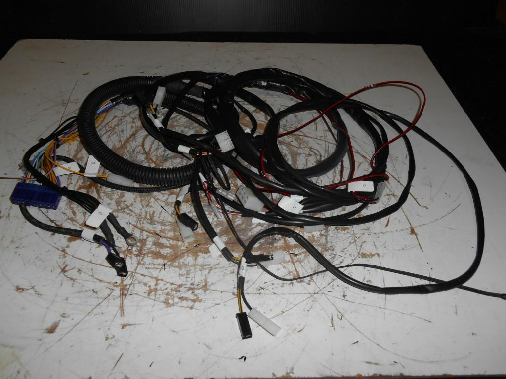 חָדָשׁ כבלים/ רתמת חוט עבור מכונת בנייה Case 76046127 -: תמונה 2