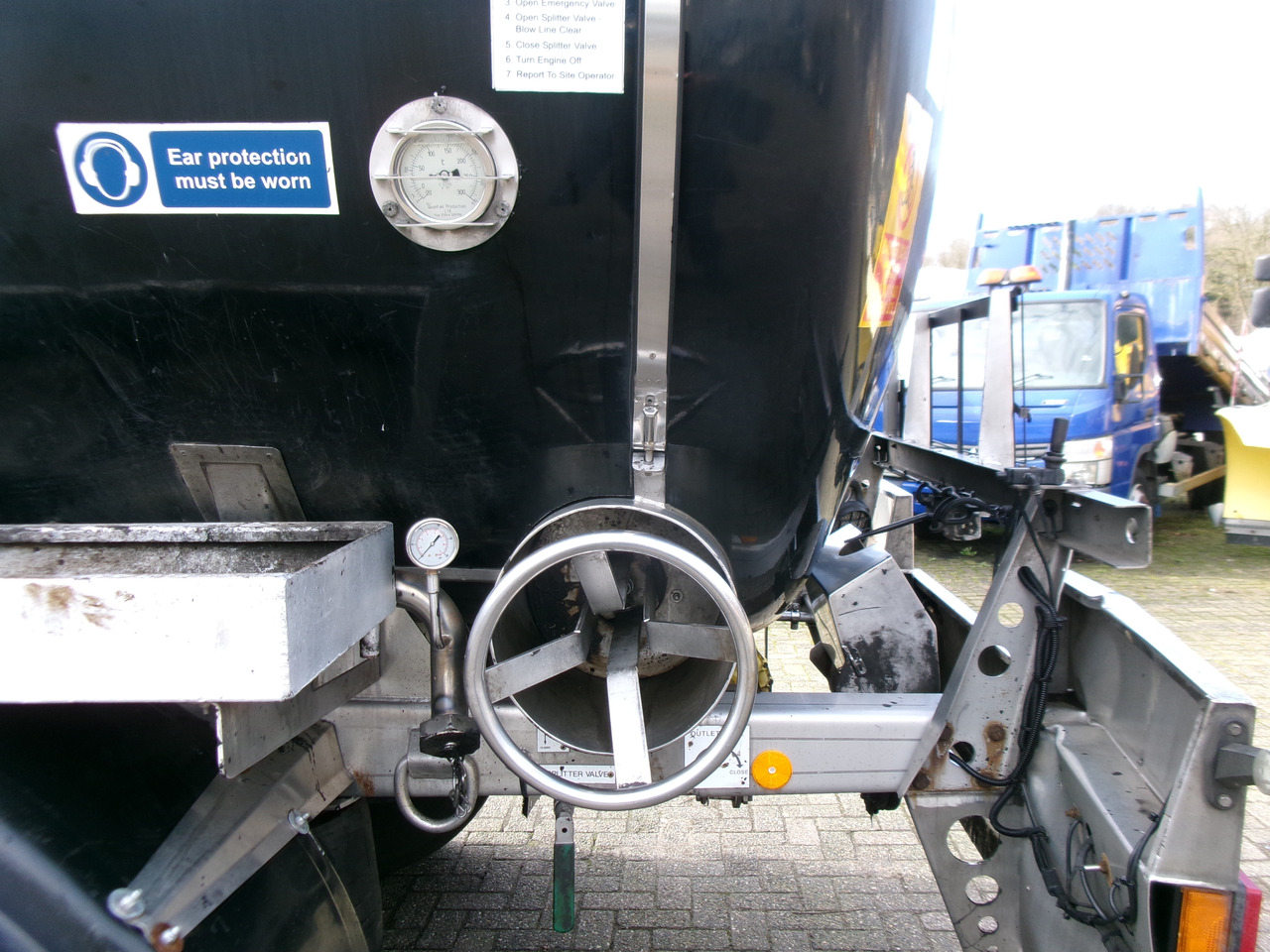 סמיטריילר מכל עבור הובלה של ביטומן Crossland Bitumen tank inox 33 m3 / 1 comp + compressor + steam heating: תמונה 11