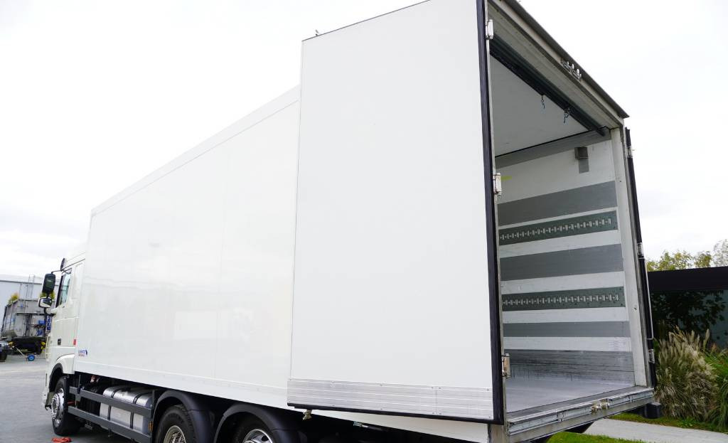 משאית קירור DAF DAF XF 450 E6 6×2 / Refrigerator Schmitz / ATP/FRC to 2027 / 18 pallets: תמונה 9