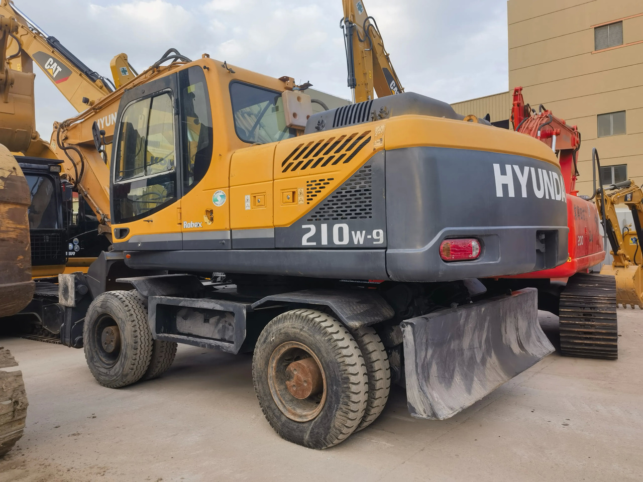 מחפר גלגלים Hyundai 210W-9T used excavator Hyundai wheel excavator 210w-9T 210W-7 wheel excavator in stock: תמונה 5