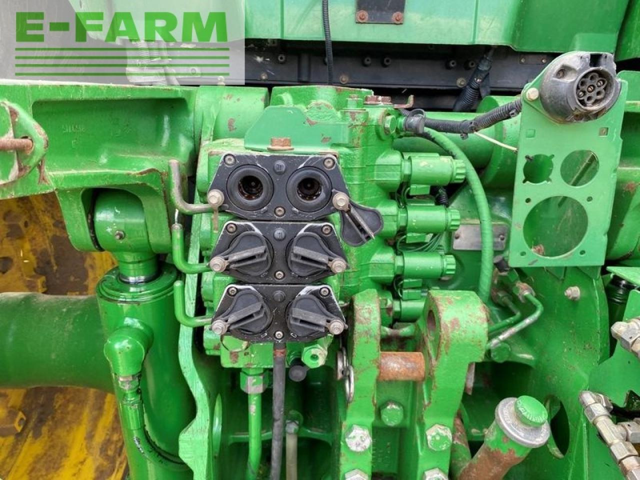 טרקטור חקלאי John Deere 8120 (500 hours new (reman) 8,1 l engine): תמונה 27