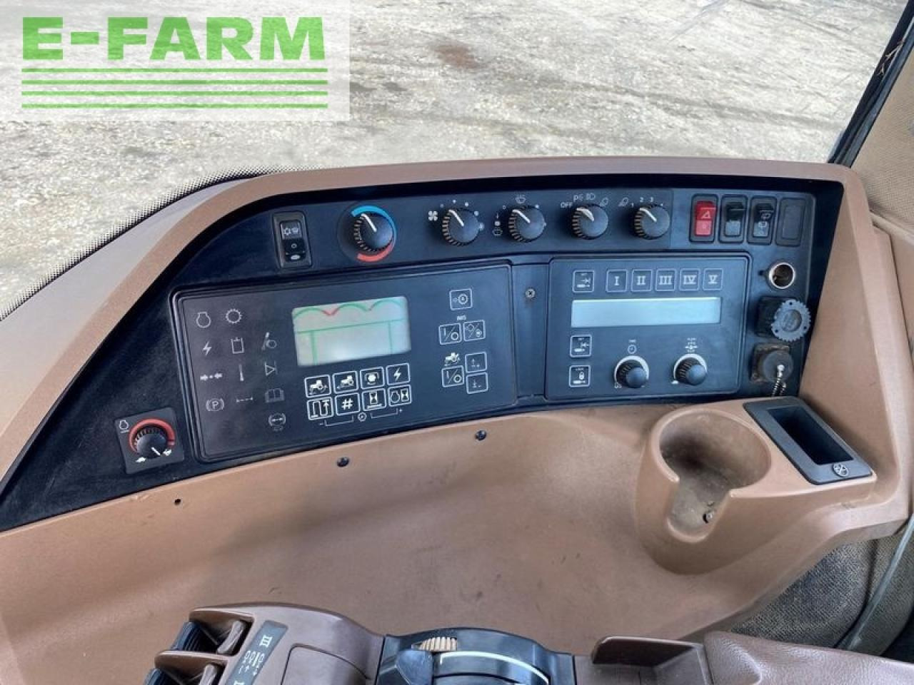 טרקטור חקלאי John Deere 8120 (500 hours new (reman) 8,1 l engine): תמונה 32