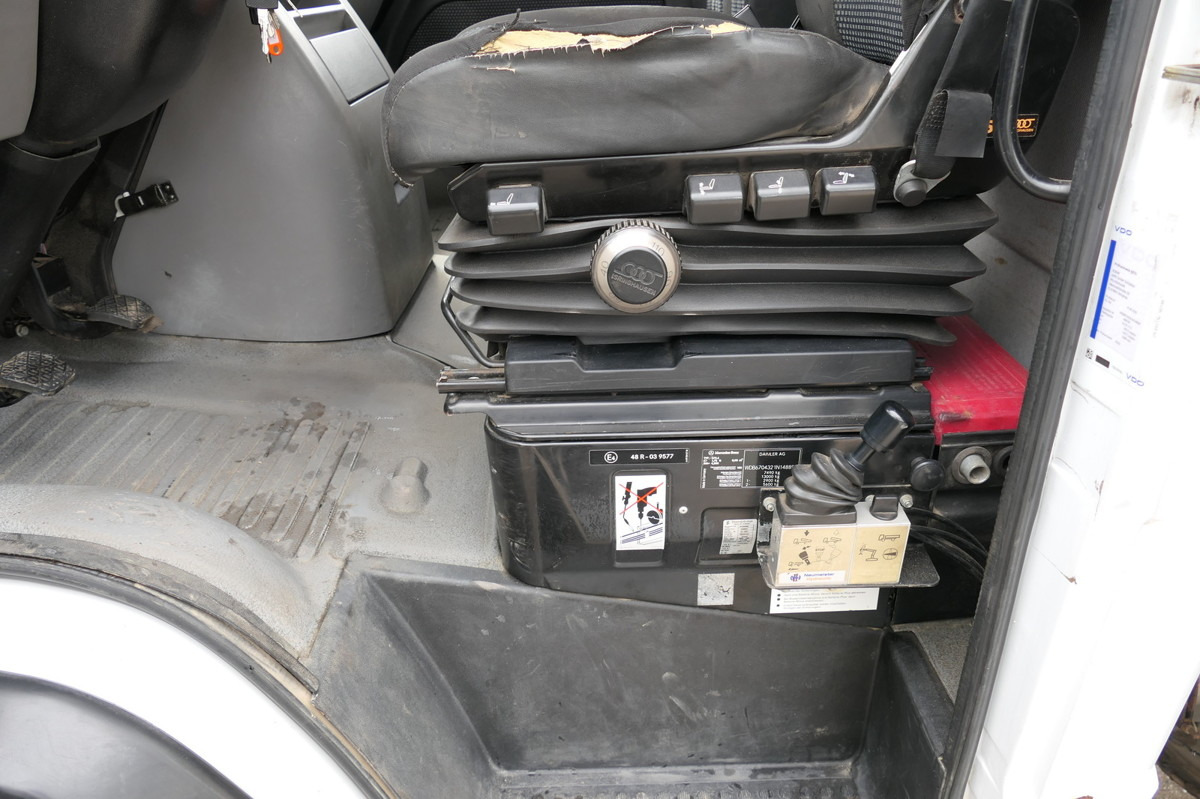 כלי רכב מסחרי מזהיר MERCEDES-BENZ Vario 816D mit Ladekran 3 Sitzer Standheizung HI: תמונה 15