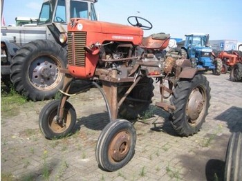 Massey Ferguson 825 - טרקטור חקלאי