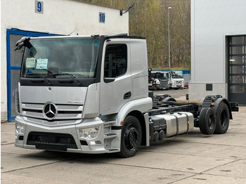 חָדָשׁ משאית עם שלדת תא Mercedes-Benz Actros 2443, 6x2, L NRa: תמונה 1