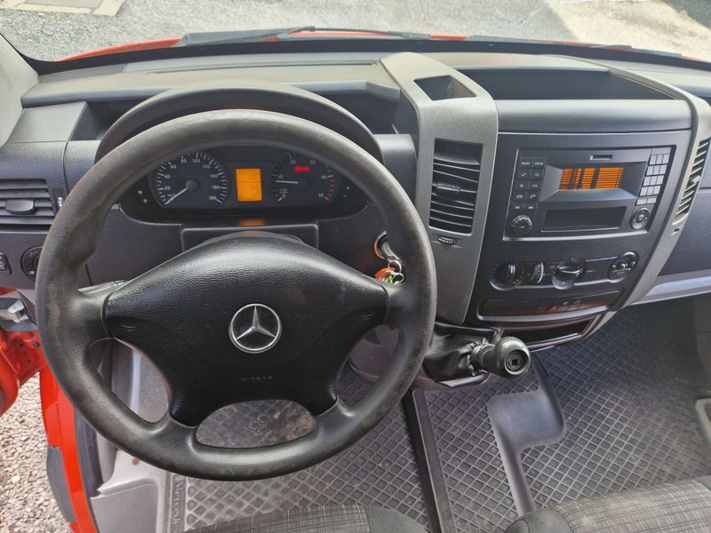 כלי רכב מסחרי עם תיבה Mercedes-Benz Sprinter 210 EURO 5: תמונה 10