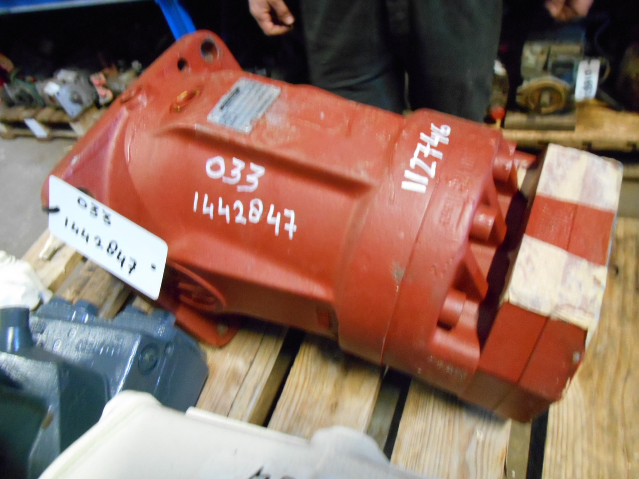 מנוע נדנדה עבור מכונת בנייה O&K 1442847 -: תמונה 3