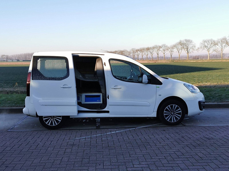כלי רכב מסחרי עם תיבה Peugeot Partner 1.6 bluehdi 120 premium: תמונה 12