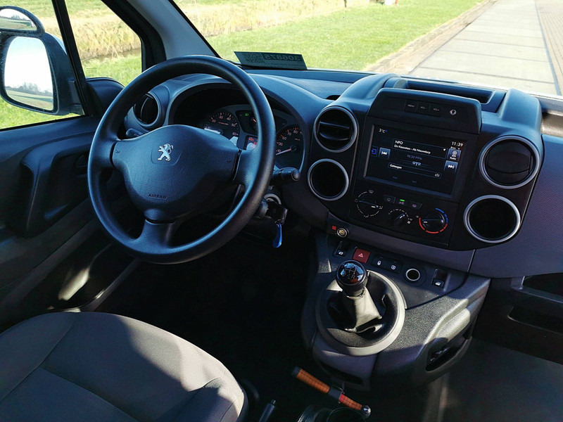 כלי רכב מסחרי עם תיבה Peugeot Partner 1.6 bluehdi 120 premium: תמונה 9