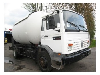 Renault M230 - משאית מכל