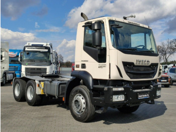 משאית עם שלדת תא IVECO Trakker