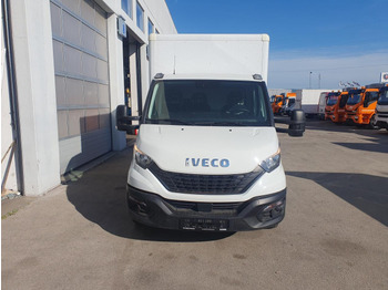 כלי רכב מסחרי עם לוח IVECO Daily 35s16