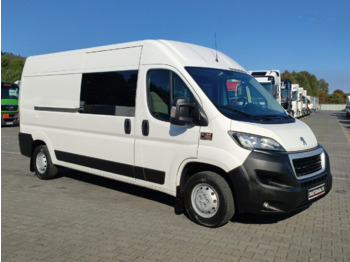 כלי רכב מסחרי עם לוח PEUGEOT Boxer