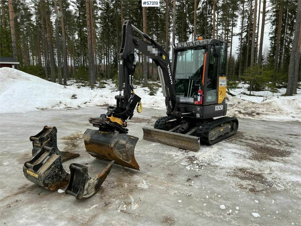 מחפר סורק Volvo ECR25D Excavator with buckets and rotor SEE VIDEO: תמונה 17