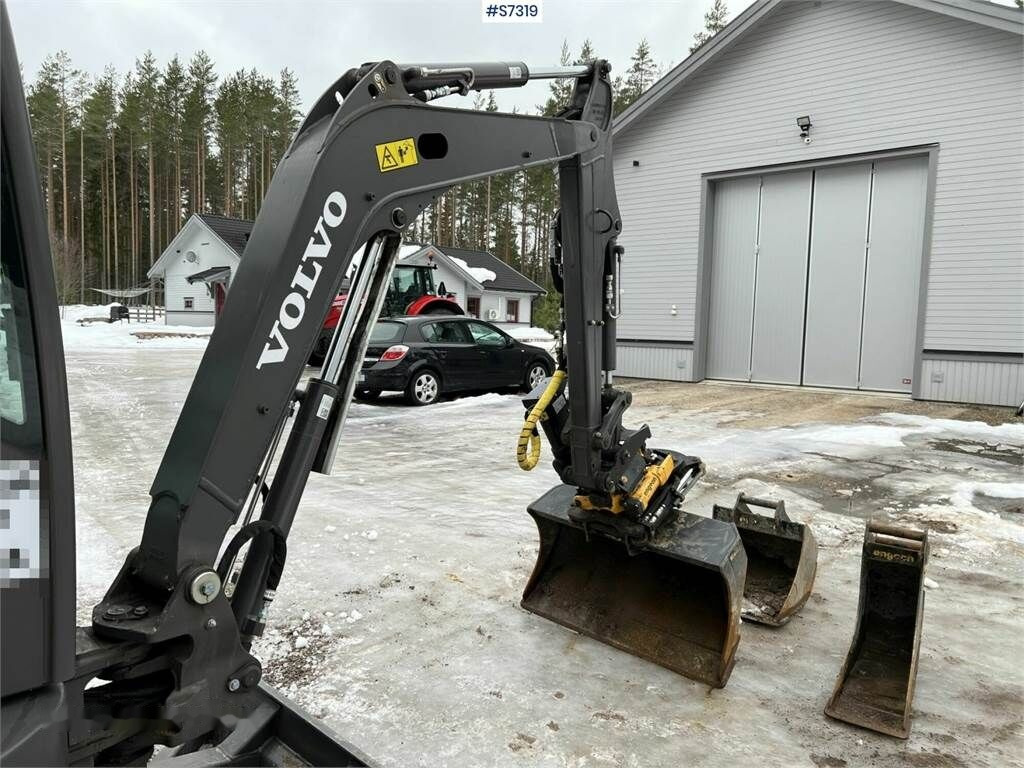 מחפר סורק Volvo ECR25D Excavator with buckets and rotor SEE VIDEO: תמונה 43