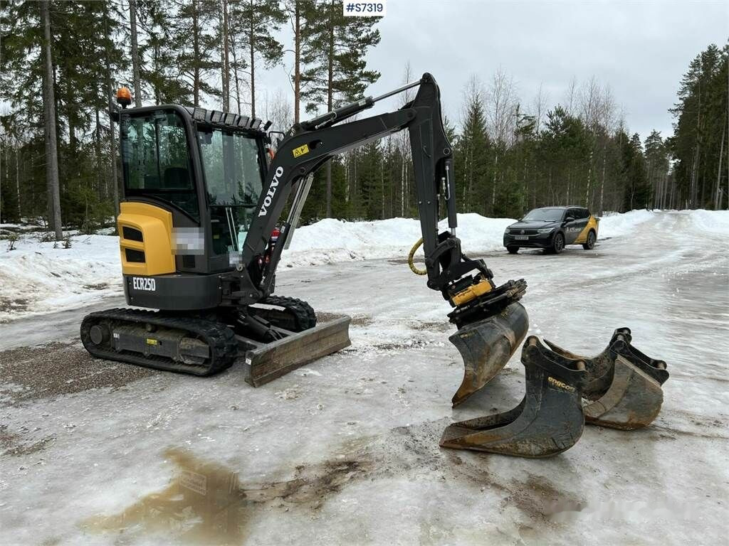 מחפר סורק Volvo ECR25D Excavator with buckets and rotor SEE VIDEO: תמונה 3