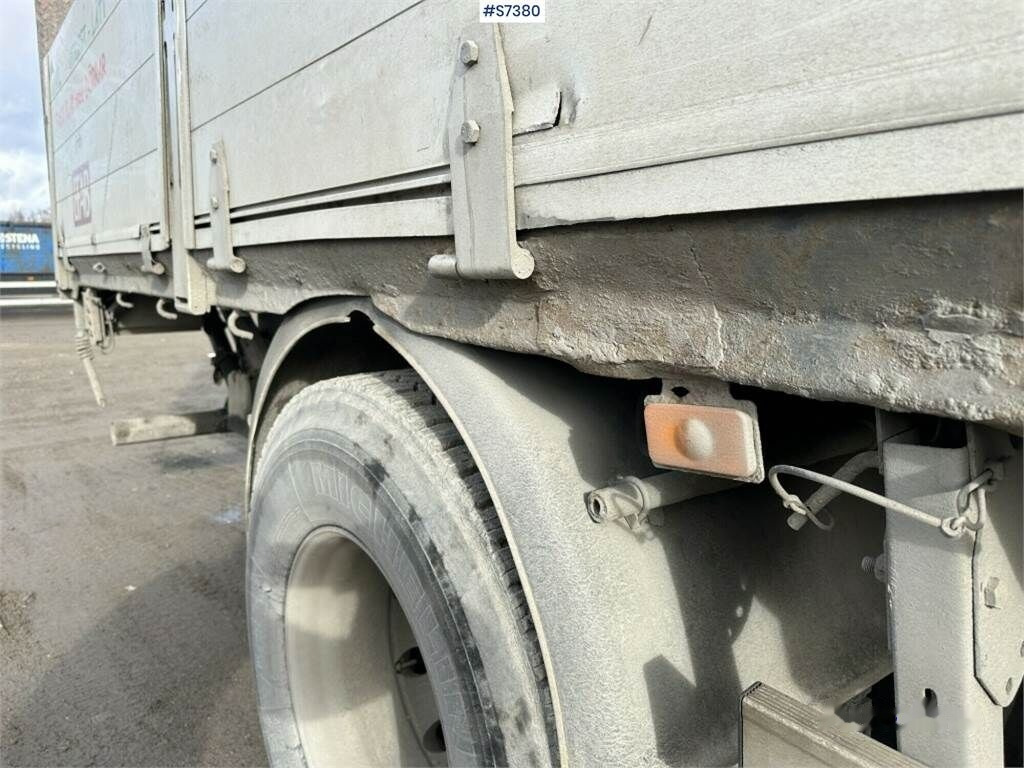 משאית צד נופל/ שטוחה, משאית מנוף Volvo FM9: תמונה 42