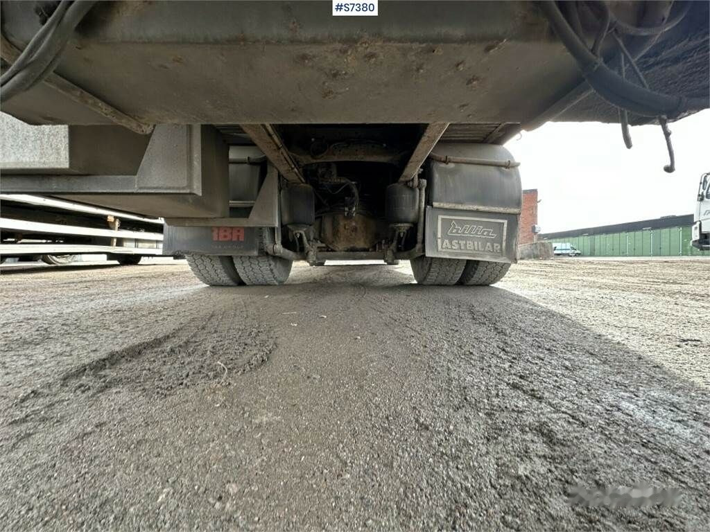 משאית צד נופל/ שטוחה, משאית מנוף Volvo FM9: תמונה 20