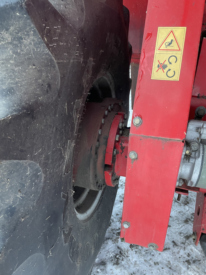 Massey Fergusson MF 30 - kombajn - części kabina sieczkarnia koła most zwolnica - הנעה סופית: תמונה 5