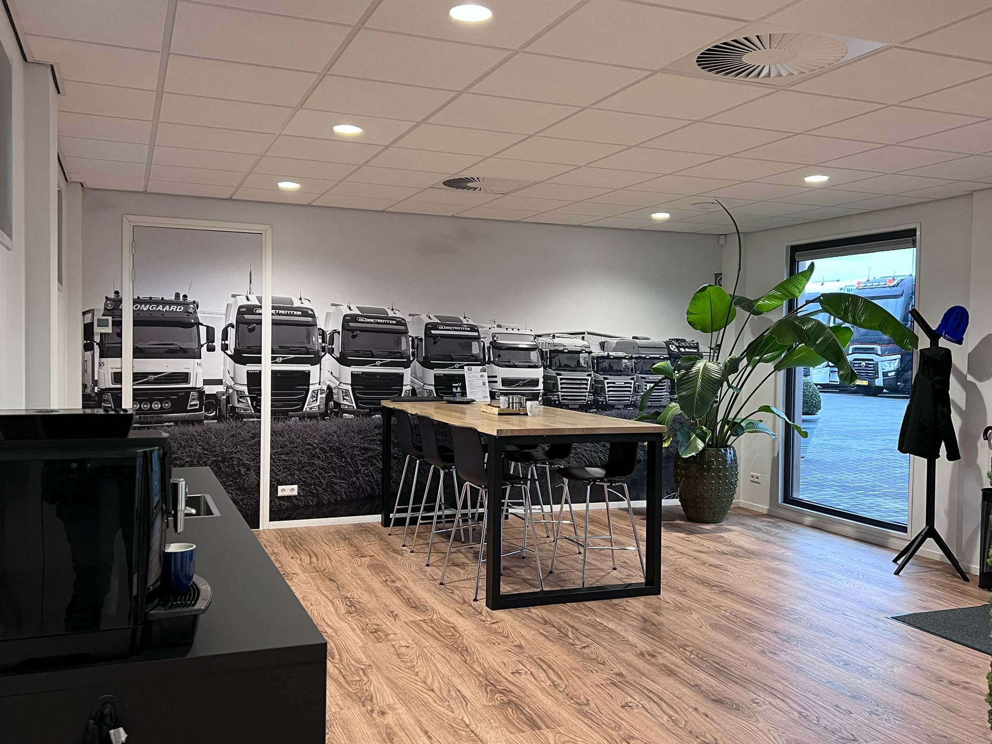 LVS Used TRUCKS - סמיטריילרים - הרמה אחורית undefined: תמונה 5