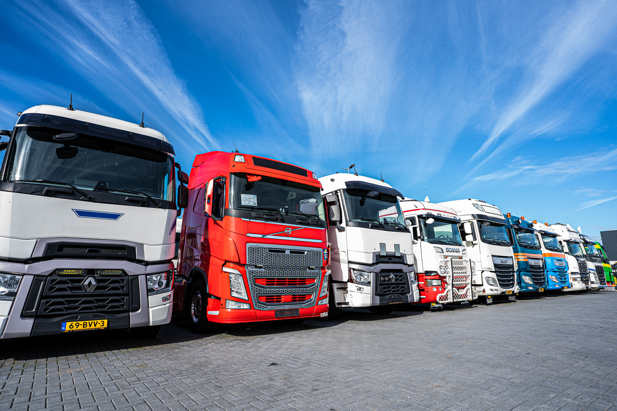 LVS Used TRUCKS - סמיטריילרים - הרמה אחורית undefined: תמונה 1