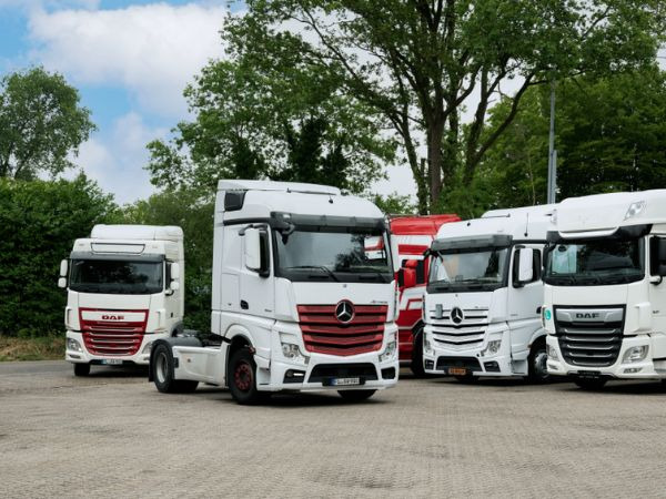 Hesselink Trucks B.V. - יחידות טרקטור - תיבת הילוכים: ידנית undefined: תמונה 2