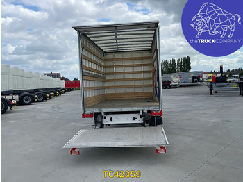 כלי רכב מסחרי עם תיבה VOLKSWAGEN Crafter