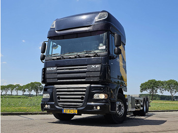 משאית עם שלדת תא DAF XF 105 460