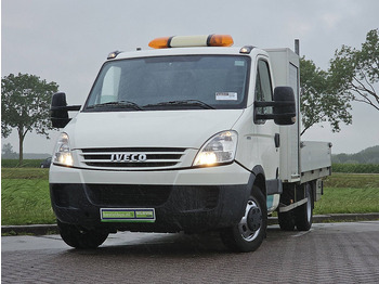 כלי רכב מסחרי במיטה שטוחה IVECO Daily
