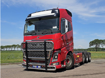 משאית עם שלדת תא VOLVO FH