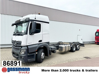 משאית עם שלדת תא MERCEDES-BENZ Actros 2545