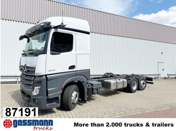 משאית עם שלדת תא MERCEDES-BENZ Actros 2548