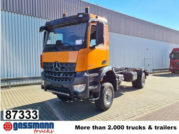 משאית עם שלדת תא MERCEDES-BENZ Arocs