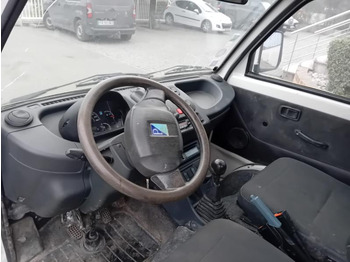 Interior photo 1: כלי רכב מסחרי מזהיר Piaggio Porter