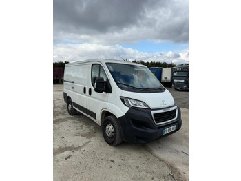 כלי רכב מסחרי עם לוח PEUGEOT Boxer