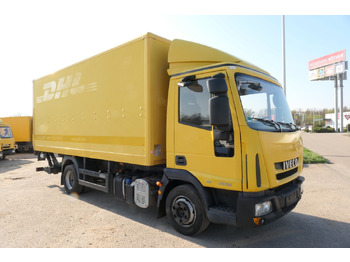 כלי רכב מסחרי עם תיבה IVECO