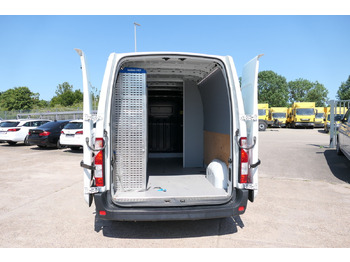 כלי רכב מסחרי עם לוח RENAULT Master