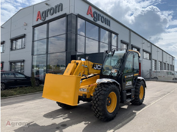 מפעיל טלסקופי JCB