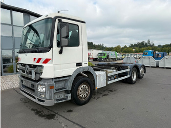 משאית עם שלדת תא MERCEDES-BENZ Actros 2532