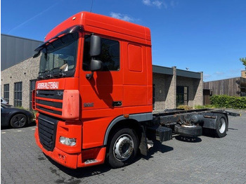 משאית עם שלדת תא DAF XF 105 410