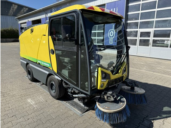 מטאטא כבישים JOHNSTON