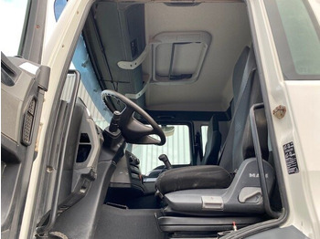 Interior photo 1: משאית מכל MAN TGS 40.400 6x4 BB TGS 40.400 6x4 BB mit 20.000l Tank