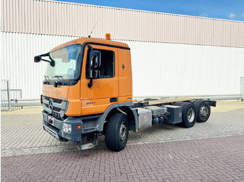 משאית עם שלדת תא MERCEDES-BENZ Actros 2541