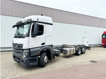 משאית עם שלדת תא MERCEDES-BENZ Actros 2545