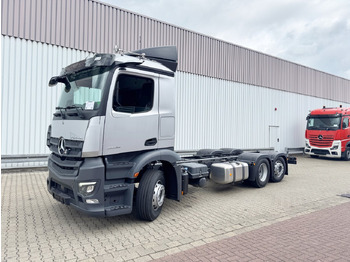 משאית עם שלדת תא MERCEDES-BENZ Actros 2546