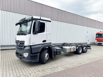 משאית עם שלדת תא MERCEDES-BENZ Actros 2548