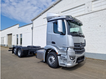 משאית עם שלדת תא MERCEDES-BENZ Actros 2553
